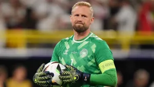 Kasper Schmeichel joins Celtic on one-year deal