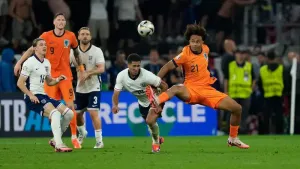 Manchester United sign Netherlands striker Joshua Zirkzee from Bologna