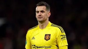Tom Heaton signs new one-year deal with Manchester United