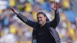 Daniel Farke happy as unbeaten Leeds are too good for Hull