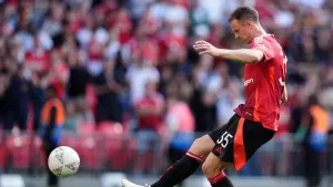 Jonny misses from the spot as City beat United to Community Shield title