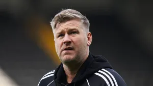 Karl Robinson critical of referee after 10-man Salford salvage Chesterfield draw