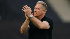 Scott Lindsey hails ‘outstanding’ Crawley as they maintain impressive start