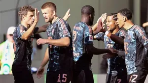 Serge Gnabry scores late Bayern Munich winner at Wolfsburg