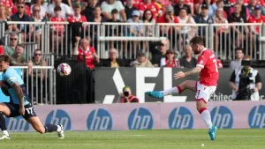 Wrexham edge out Wycombe to make winning return to League One