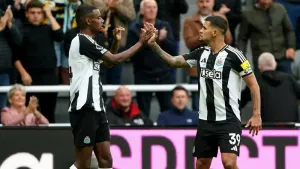 Alexander Isak grabs winner as Newcastle edge out Tottenham