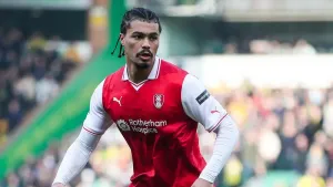 Cameron Humphreys hits late Wycombe winner