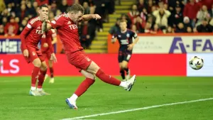 Aberdeen keep pace with Celtic at top and plunge Rangers into further crisis
