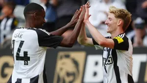 Eddie Howe tells Newcastle stars to earn new deals by ending trophy drought