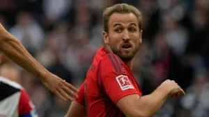 Harry Kane substituted after picking up knock in Bayern’s 3-3 draw at Frankfurt