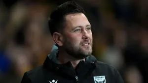 Oxford boss Des Buckingham sent home early after suffering with dizziness