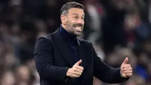 Ruud van Nistelrooy wants to stay at Man Utd as Ruben Amorim talks continue