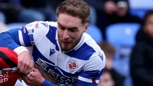 Sam Smith strike enough for Reading to beat 10-man Bristol Rovers
