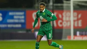 Tamworth held by 10-man Yeovil