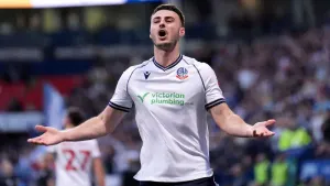 Aaron Collins scores last-gasp winner as Bolton edge out Blackpool