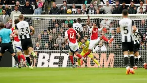 Alexander Isak’s header gives Newcastle victory to dent Arsenal’s title hopes