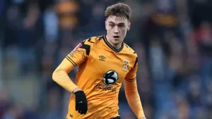 Jack Lankester nets late Crewe equaliser as 10-man Port Vale extend lead at top