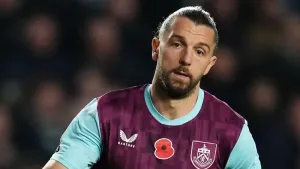 Jay Rodriguez keeps his cool to score late penalty and end Burnley’s winless run