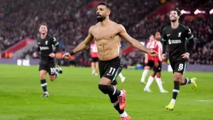 Mohamed Salah’s brace helps Liverpool come from behind to beat Southampton