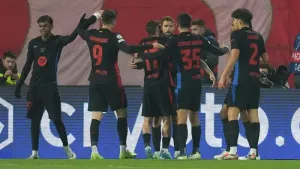 Robert Lewandowski on target again as Barcelona continue impressive form