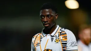 Sullay Kaikai’s late header earns 10-man Cambridge draw with Bolton