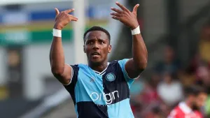 Wycombe hammer Stockport to storm to top of League One