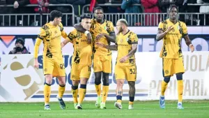 Lautaro Martinez ends goal drought as Inter keep pressure on Serie A leaders