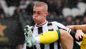 St Mirren earn last-gasp win in topsy-turvy Premiership match at St Johnstone