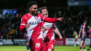 Stevenage leave it late to see off 10-man Northampton