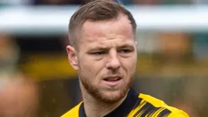 Ten-man Kilmarnock keep Hearts bottom of table