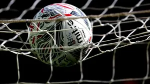 Ten-man Maidenhead denied by late Solihull strike