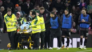 West Ham keeper Lukasz Fabianski ‘conscious and talking’ after nasty collision