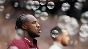 West Ham to show support for Michail Antonio after car accident