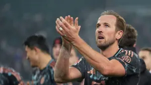 Harry Kane’s penalty enough for Bayern Munich to beat Monchengladbach