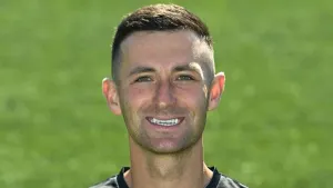 Hibernian held by 10-man St Johnstone