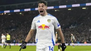 Manor Solomon gets Leeds off to flyer as they beat Norwich to return to top spot