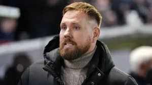 Rob Elliot and Crawley to reward travelling fans with ‘pie and pint’ after win