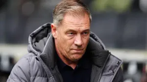 Scott Lindsey doing all he can to turn MK Dons’ form around after another loss