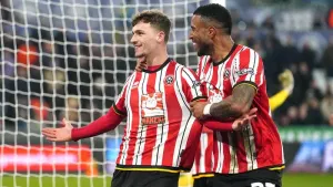Sheffield United go top after coming from behind to beat 10-man Swansea