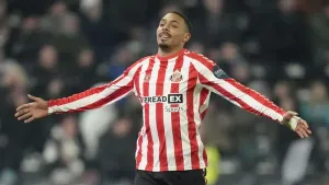 Sunderland move within two points of automatic places after victory at Derby