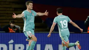 Atletico Madrid strike late in thrilling 4-4 draw with Barcelona