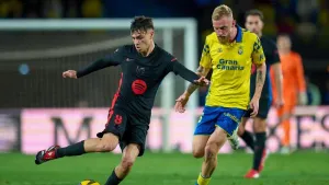 Barcelona beat Las Palmas to go top of LaLiga