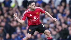 Manchester United turn around ’embarrassing’ display to snatch draw at Everton