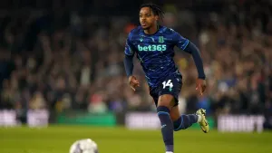 Niall Ennis rescues point for Blackpool from dramatic draw with Mansfield