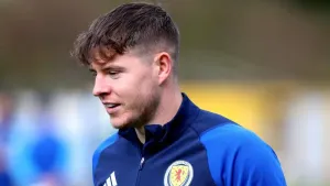 Aberdeen brush aside Motherwell to seal top-six spot