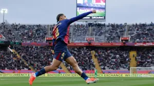Barcelona return to LaLiga summit after seeing off 10-man Real Sociedad