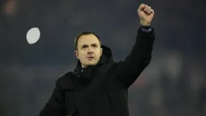 Chris Davies wants Birmingham to keep on winning despite huge gap at the top