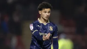 George McEachran fires Grimsby into play-off places with winner against Newport