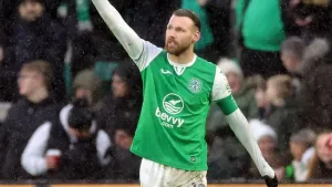 Hibernian ease past bottom side St Johnstone to maintain European bid