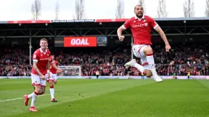 Jay Rodriguez on target as Wrexham beat promotion rivals Stockport